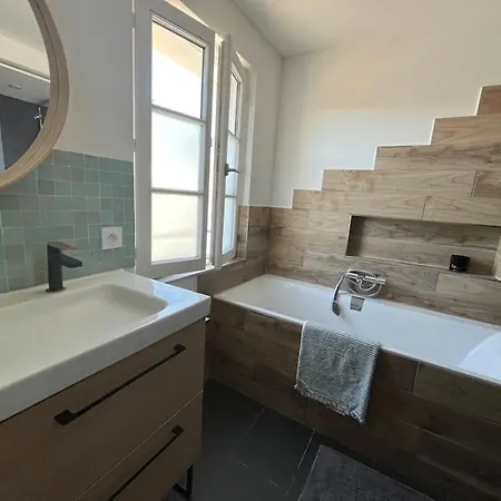 Grande Maison Proche De La *