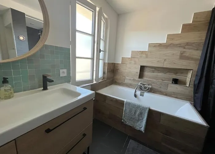 Grande Maison Proche De La *